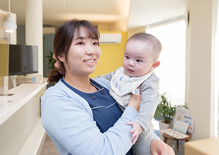 保育士在中 子育てママを応援